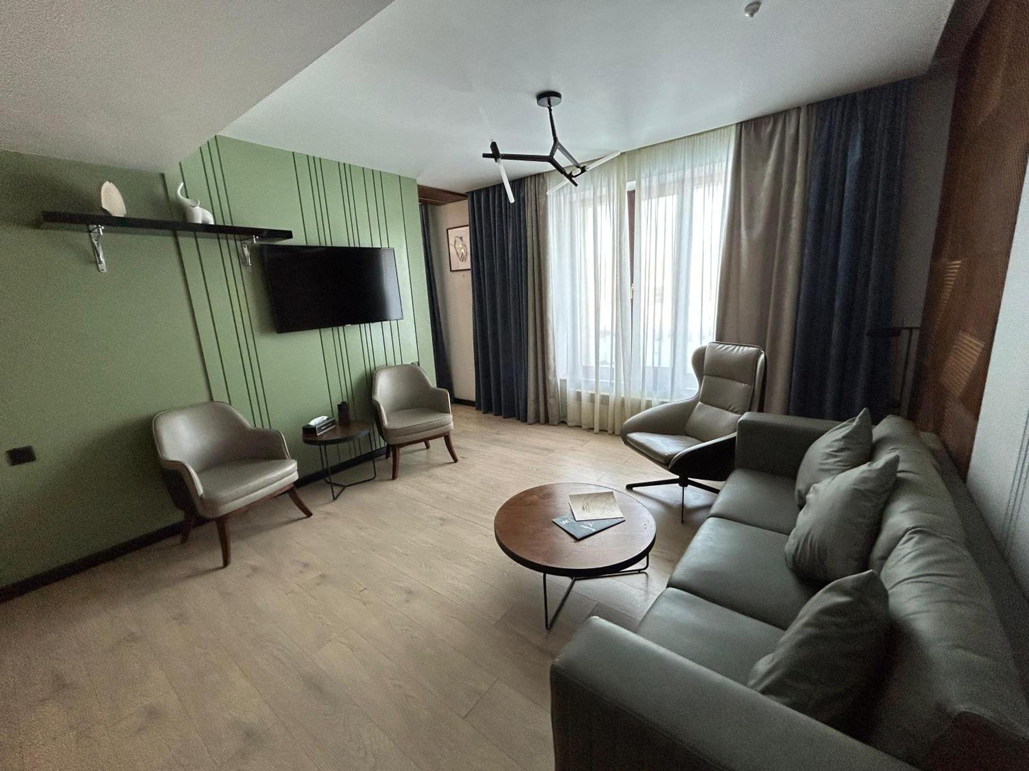 Empire City Karaganda Ngoại thất bức ảnh