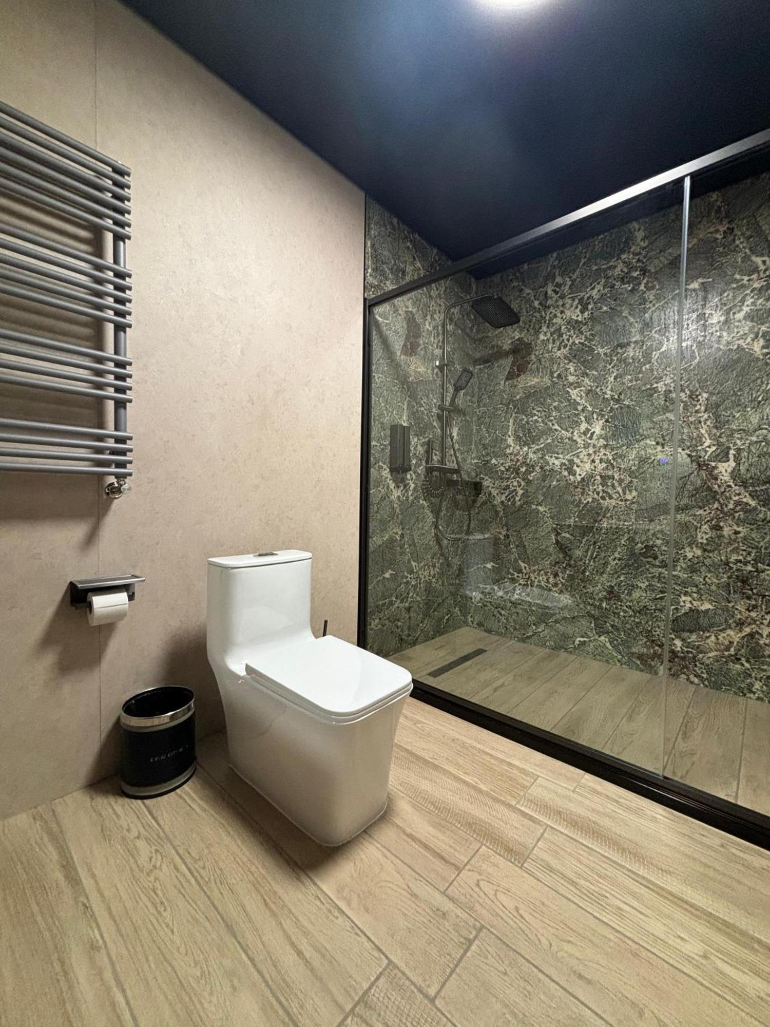 Empire City Karaganda Ngoại thất bức ảnh
