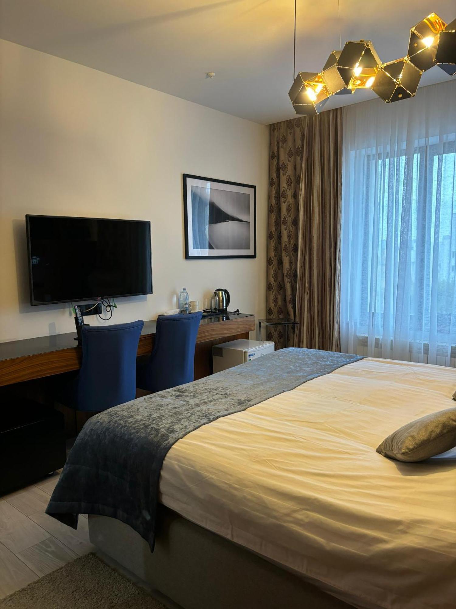 Empire City Karaganda Ngoại thất bức ảnh